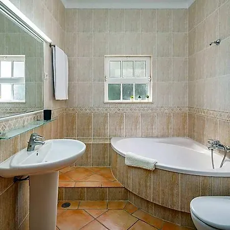 מלון Privada De 7 Quartos,piscina Aquecida,a/c 3*